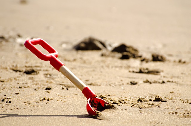 spiaggia paletta bambini mare