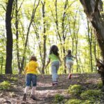 bambini-carini-che-esplorano-la-natura-min