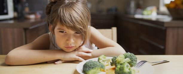selettività alimentare bambina che si rifiuta di mangiare